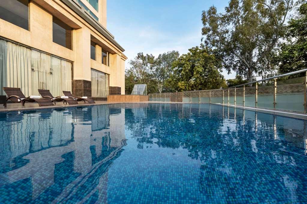 Ramada By Wyndham New Delhi Pitampura Otel Konforlar fotoğraf