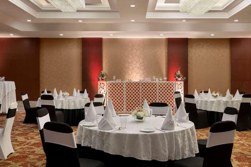 Ramada By Wyndham New Delhi Pitampura Otel Konforlar fotoğraf