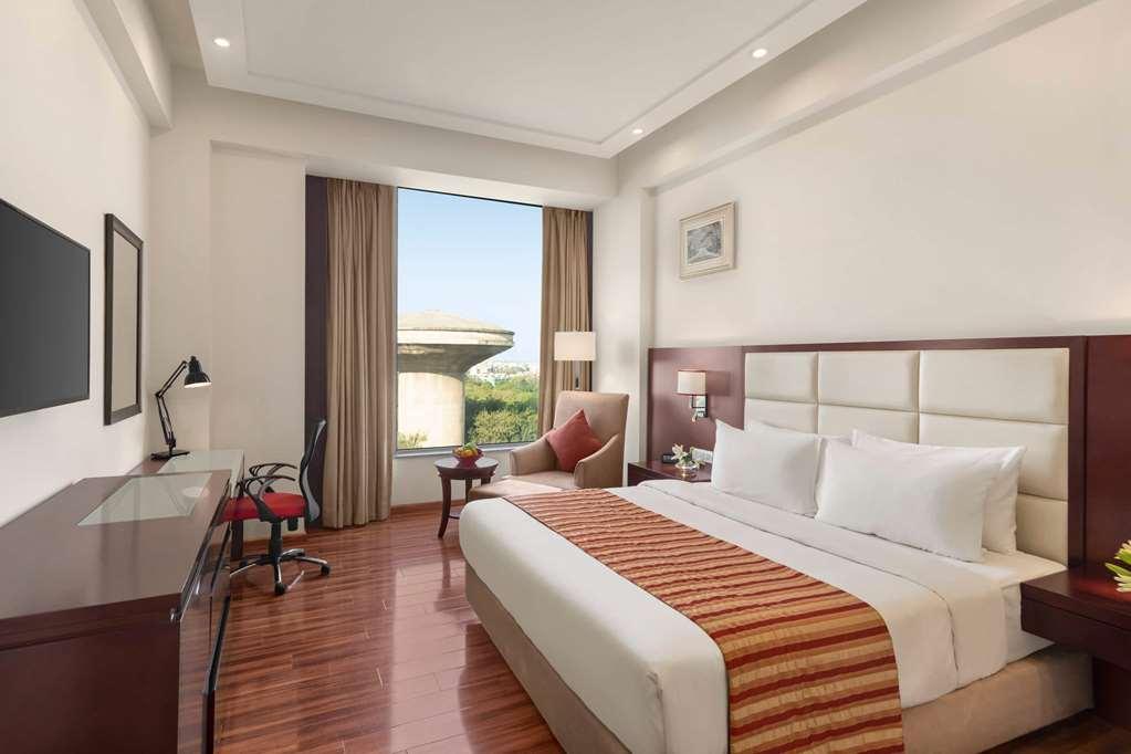 Ramada By Wyndham New Delhi Pitampura Otel Oda fotoğraf