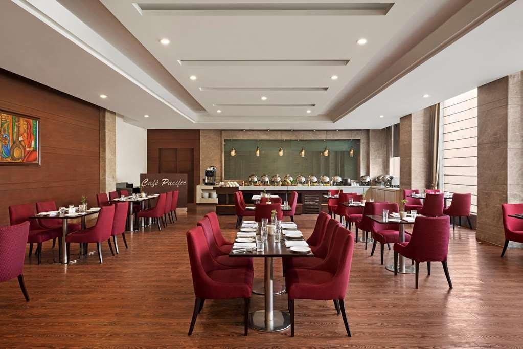 Ramada By Wyndham New Delhi Pitampura Otel Restoran fotoğraf