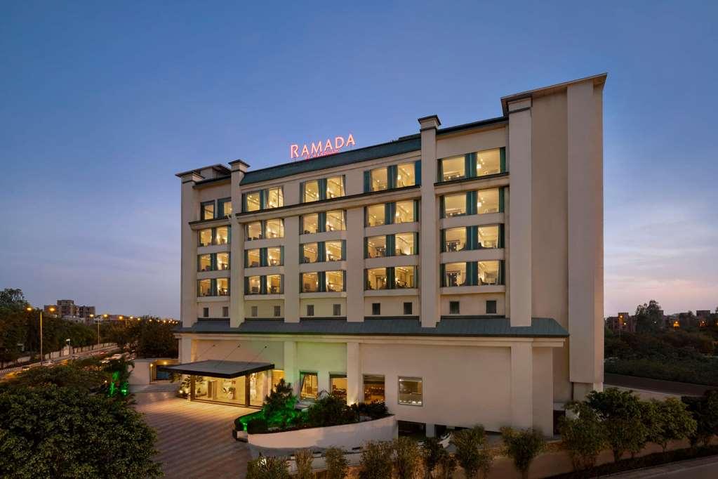 Ramada By Wyndham New Delhi Pitampura Otel Dış mekan fotoğraf