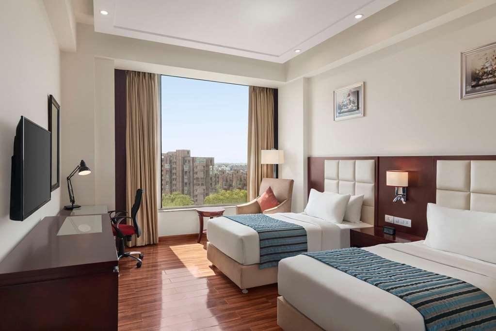 Ramada By Wyndham New Delhi Pitampura Otel Oda fotoğraf