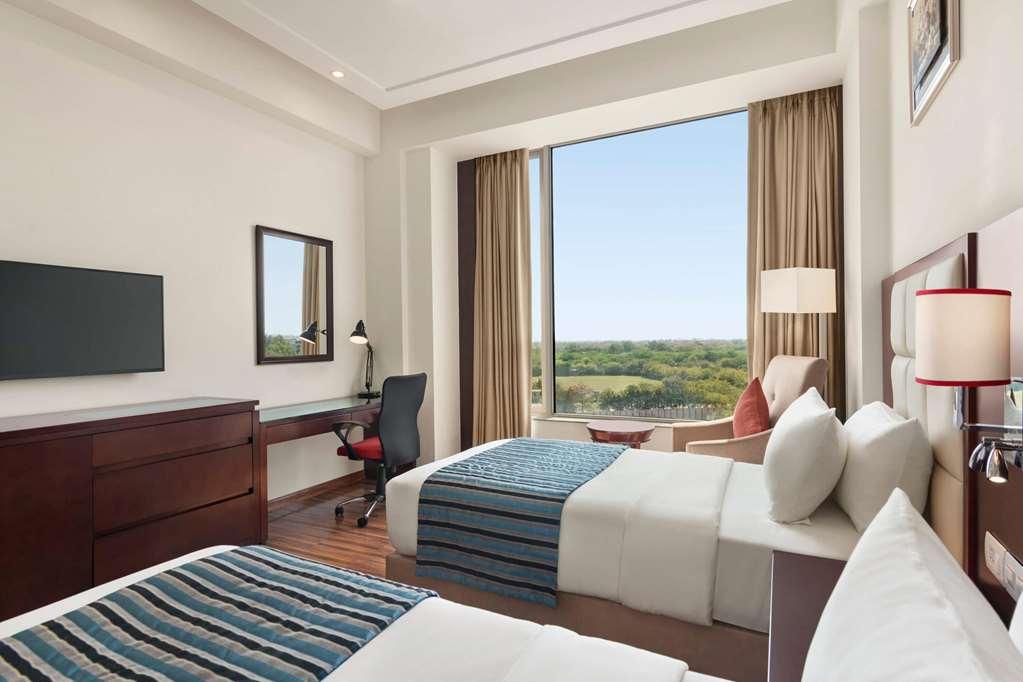 Ramada By Wyndham New Delhi Pitampura Otel Oda fotoğraf
