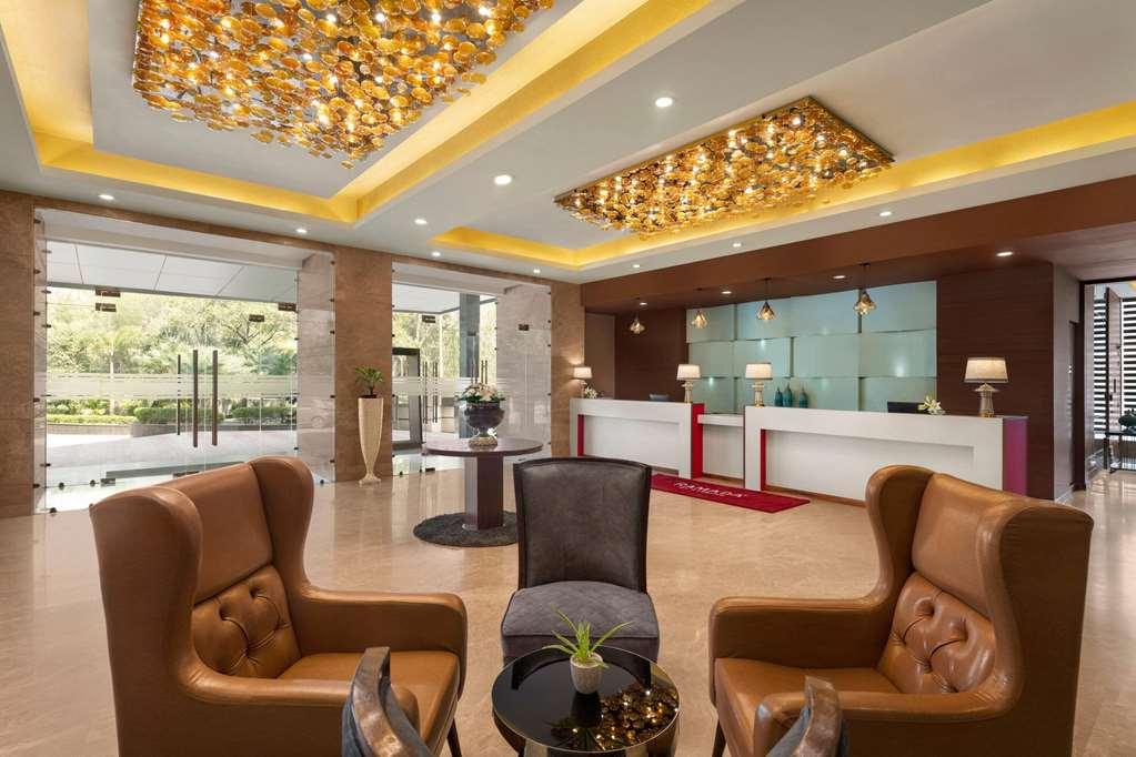 Ramada By Wyndham New Delhi Pitampura Otel İç mekan fotoğraf